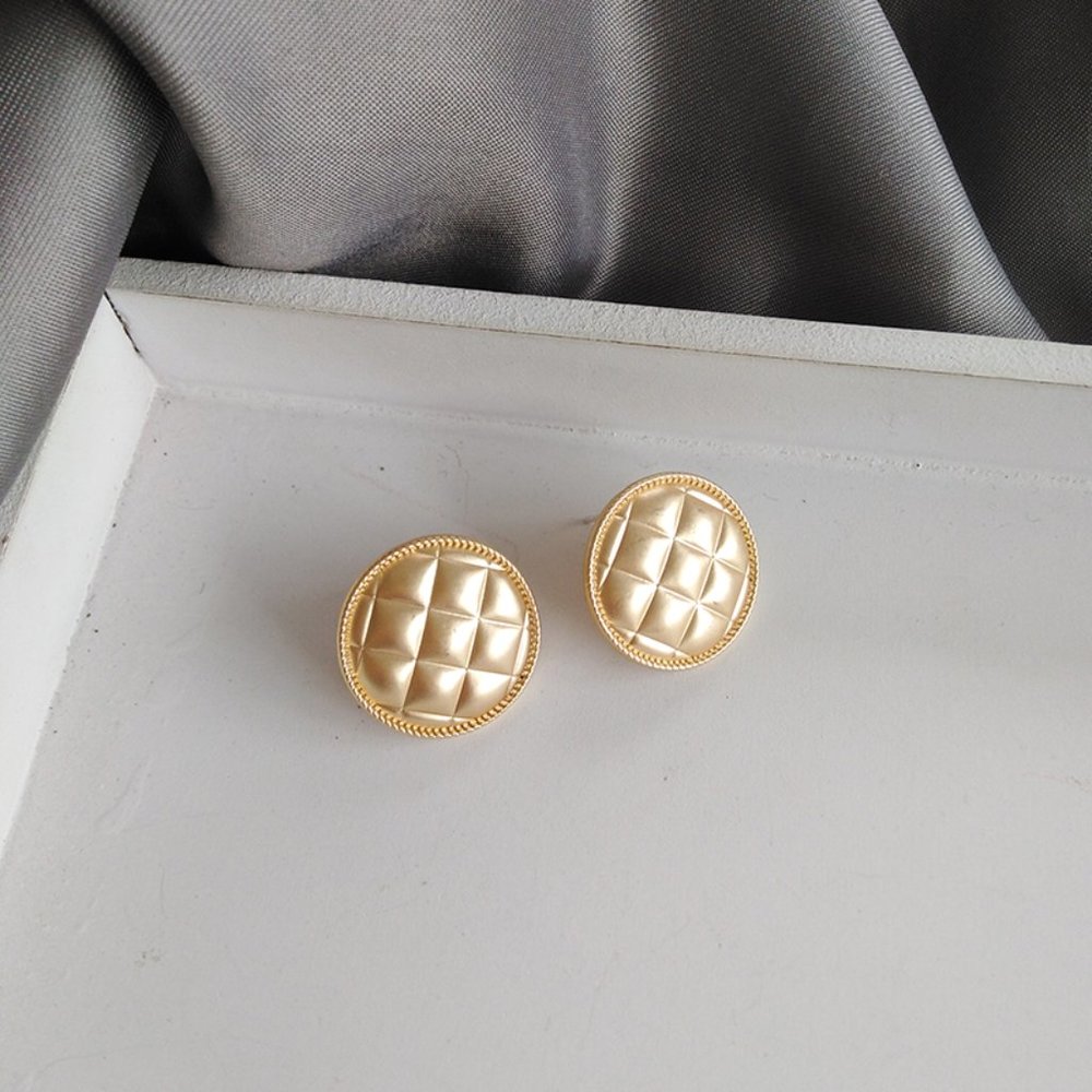 ❤️‍🔥𝕤𝕒𝕝𝕖❤️‍🔥🦋quilted golden earrings - Picture 4 of 13